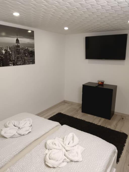 Voeroesmarty Street Apartment *