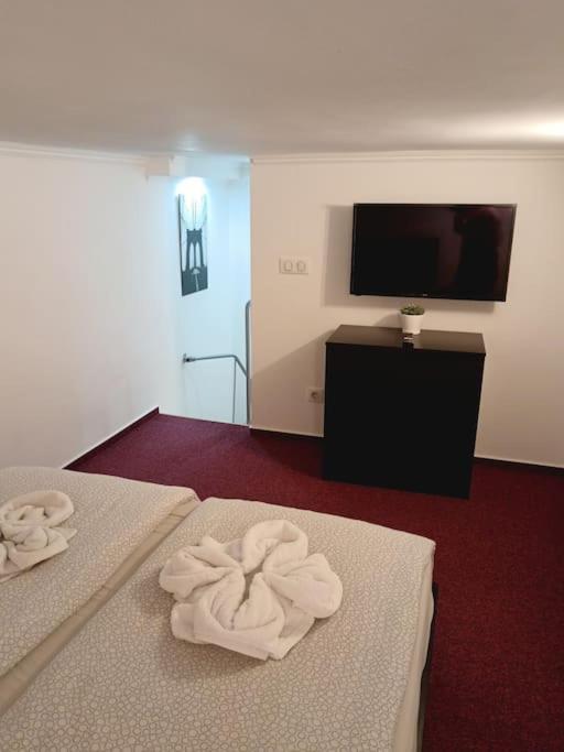 Voeroesmarty Street Apartment